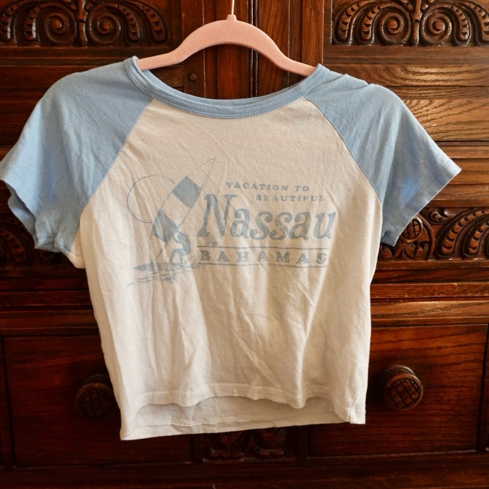 HOLLISTER BABY TEE SIZE XS GOOD CONDITION